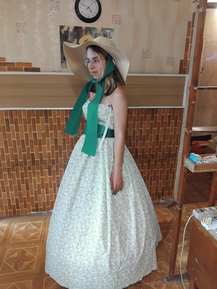 Черновик платья. Ещё много переделок предстоит)