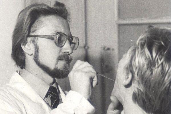    Вадим Покровский с первым выявленным им российским больным ВИЧ/СПИДом в 1987 году / Из личного архива