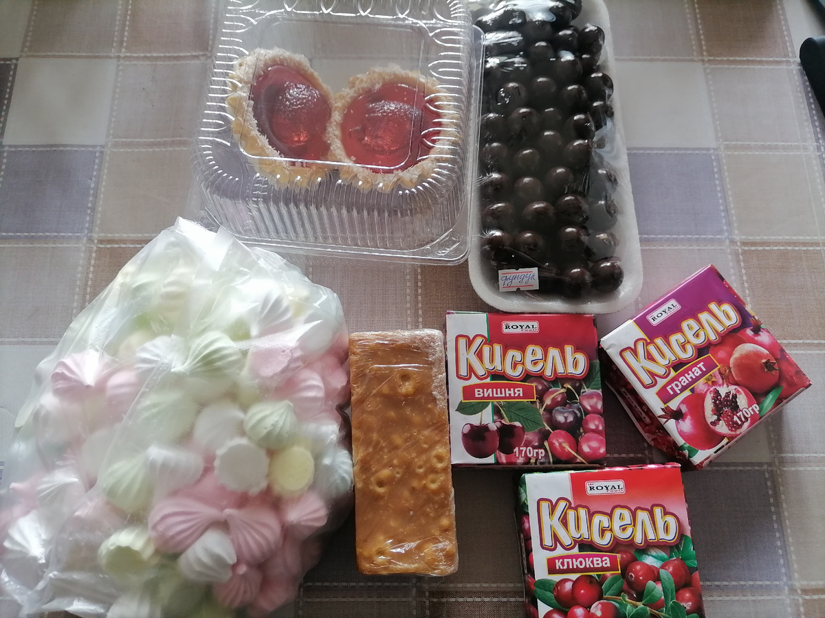 Это на 1250 рублей. За кадром ещё печень и сердечки куриные на 840 рублей.