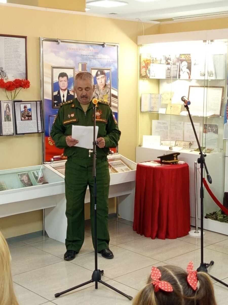    Передача награды. Источник: t.me/aksp_ru