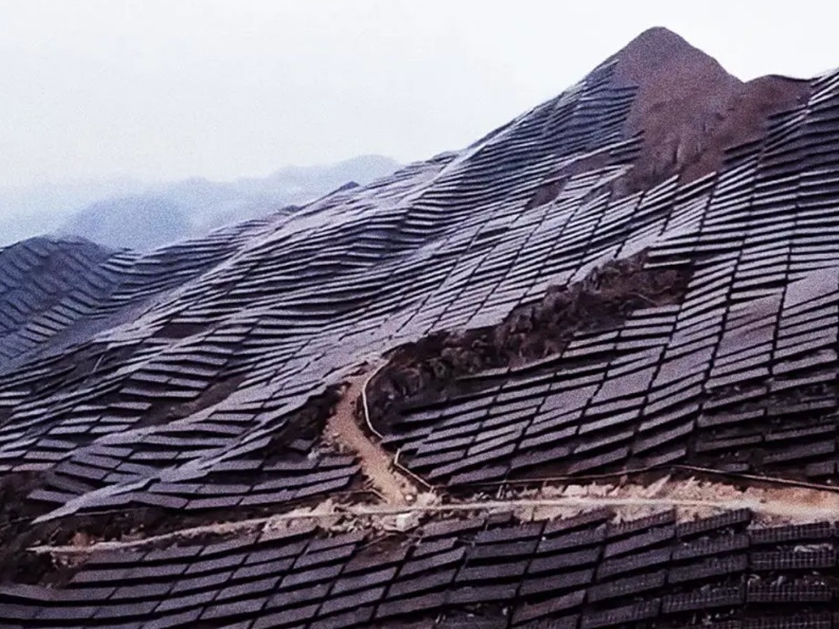    В Китае обнаружены горы с солнечными панелями [ВИДЕО]