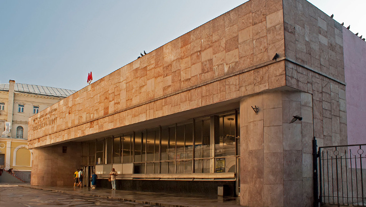 Метро «Кузнецкий мост» 