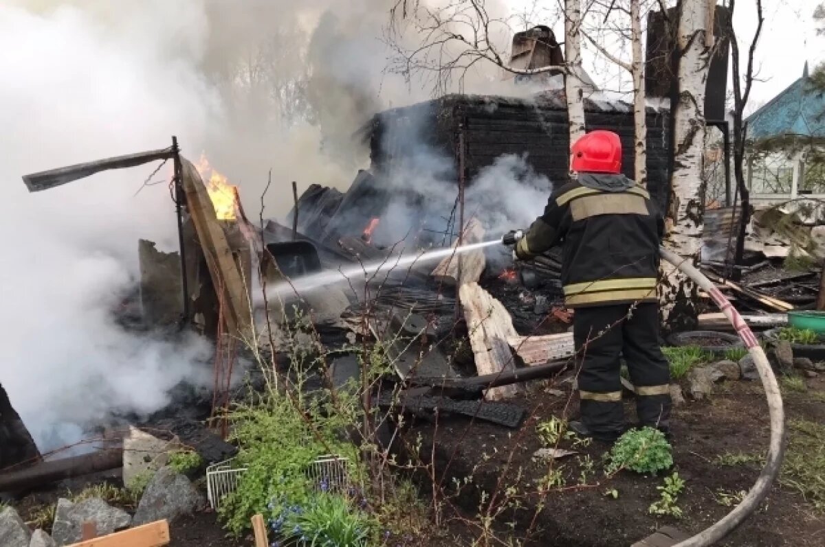    15 пожаров потушили в Свердловской области за сутки, один человек погиб