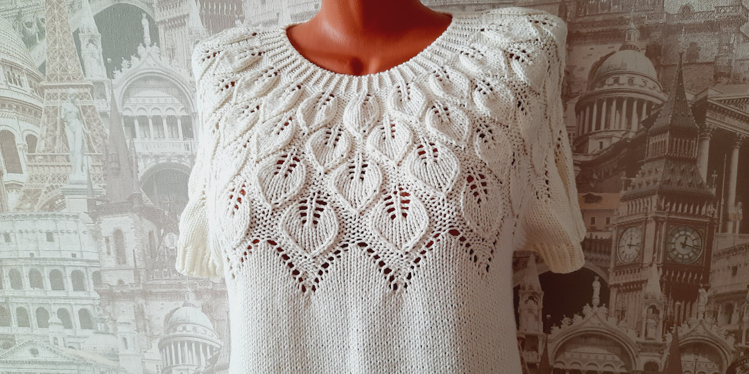 Круглая кокетка с ажурными листьями.