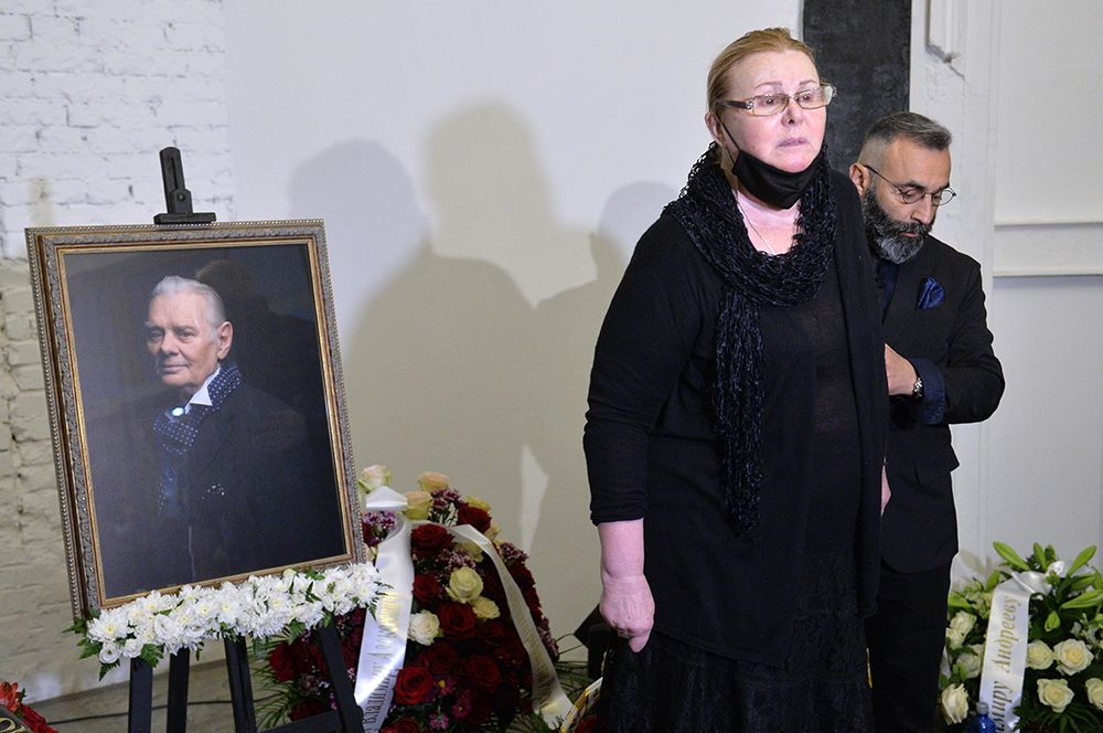 Наталья Селезнёва на церемонии прощания с мужем, с которым прожила 52 года