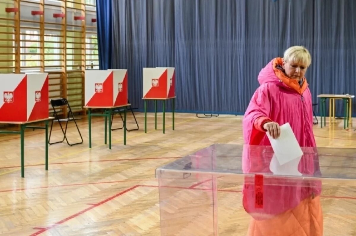    В Польше открылись избирательные участки для выборов президента