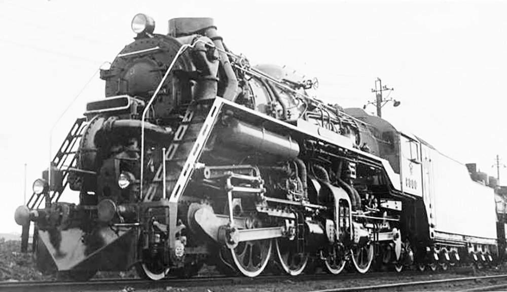 Картинки Яндекса. Теплопаровоз №8000 — советский пассажирский теплопаровоз типа 1-4-1, выпущенный в 1939 году Ворошиловградским паровозостроительным заводом.  

