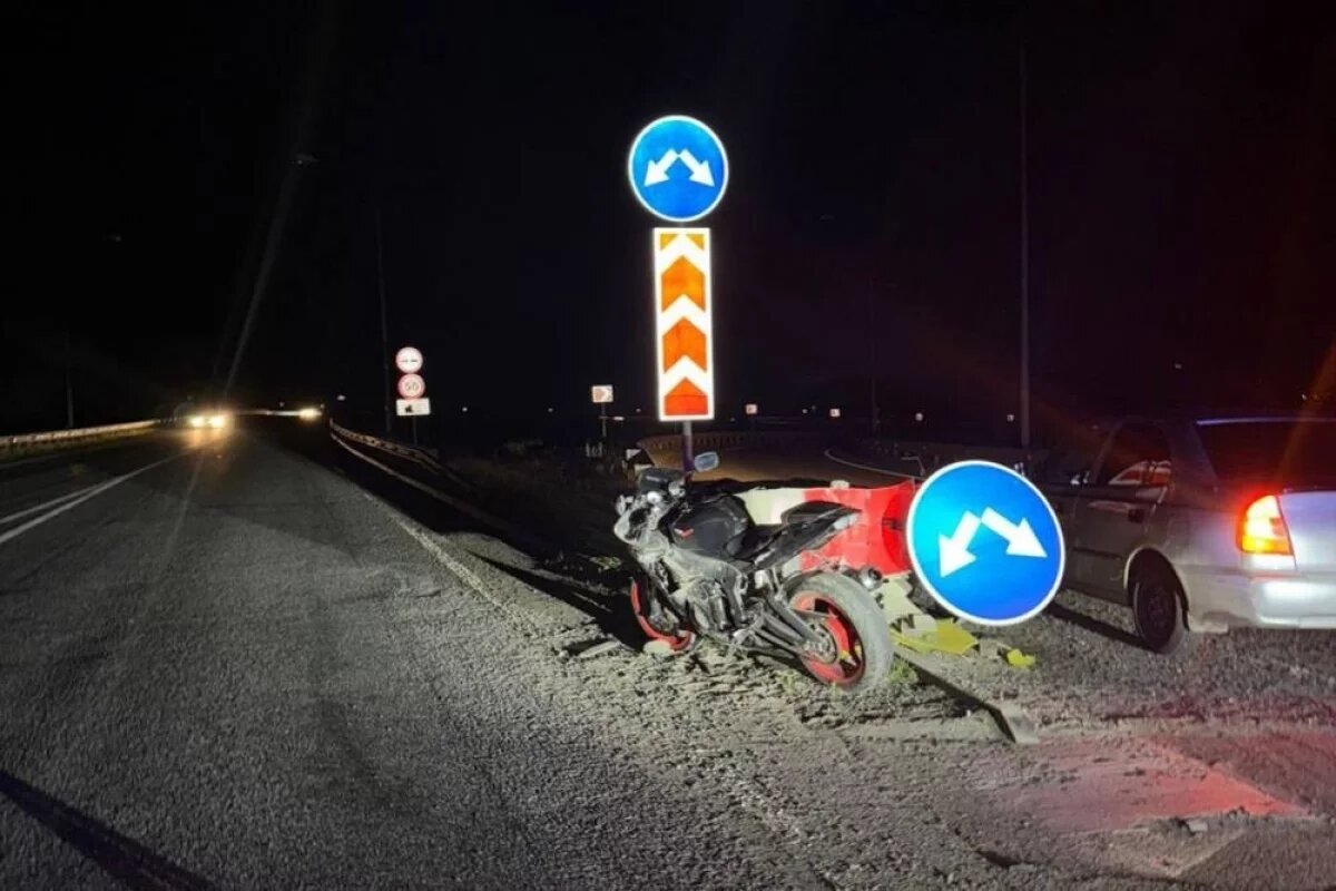    Девушка из Ставрополя въехала в отбойник на мотоцикле без права управления