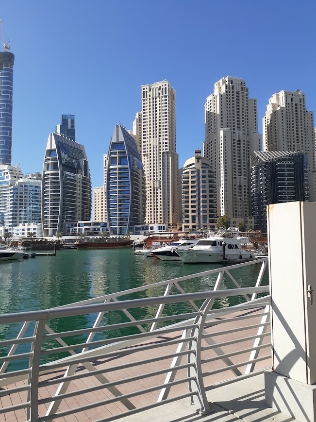 Дубай Марина: идеальное место, чтобы поймать восточное настроение до посадки.