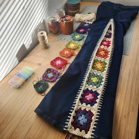 Мотивчики для декора, а то и расширения брюк или юбок! Идея - супер! Фото взяты из открытых источников