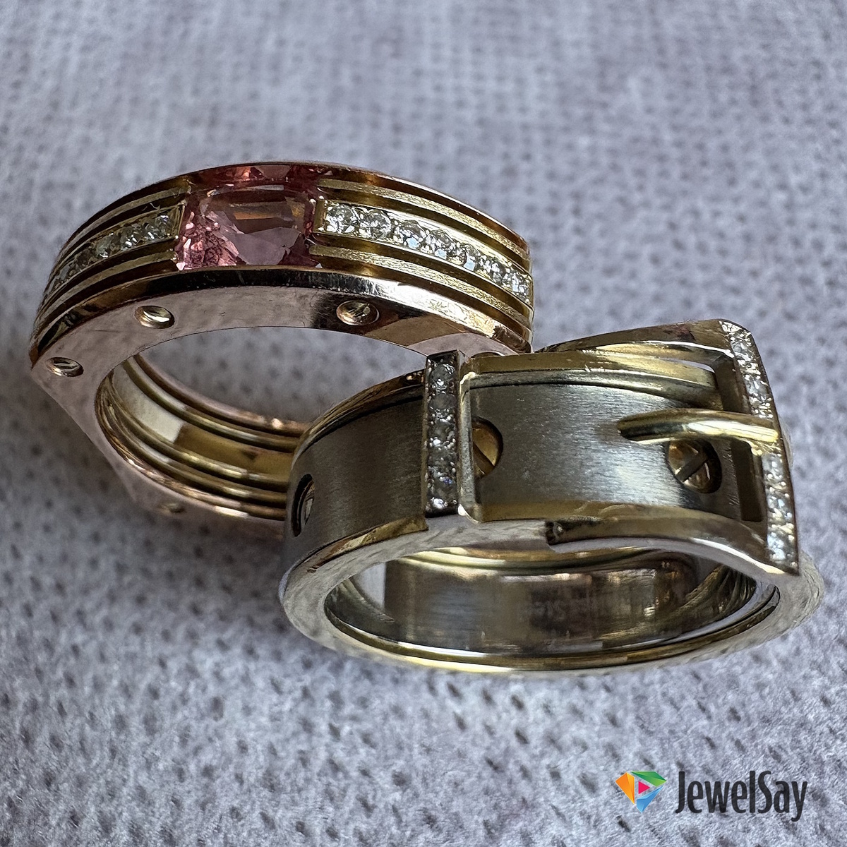 Выставка-продажа ювелирных украшений - это уникальное событие, на котором мастера демонстрируют свои лучшие работы.