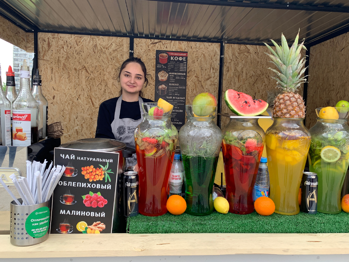 Фото мое. напитков на Гастрофесте немерено