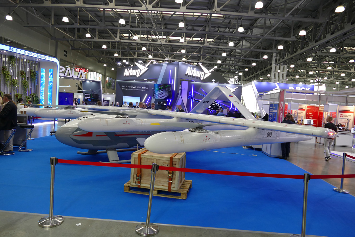 Сухой С-76, главная новинка выставки.
