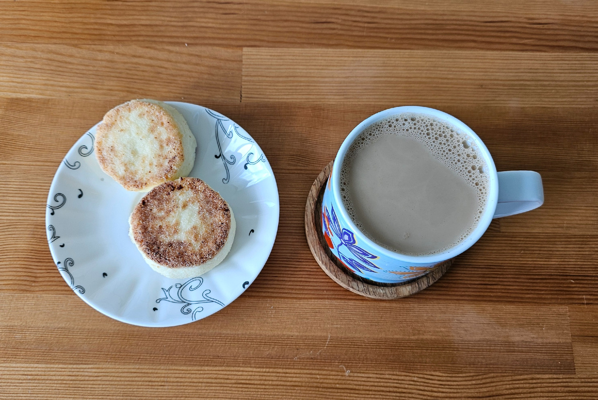кофе с молоком и сырники