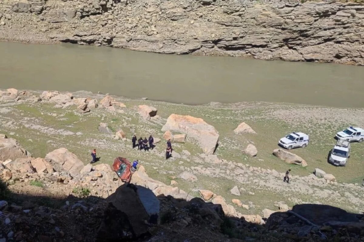    Пожилой водитель упал в обрыв на серпантинах Дагестана и скончался от травм