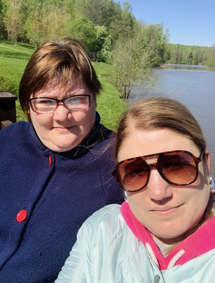 Татьяна (слева), Оксана (справа)