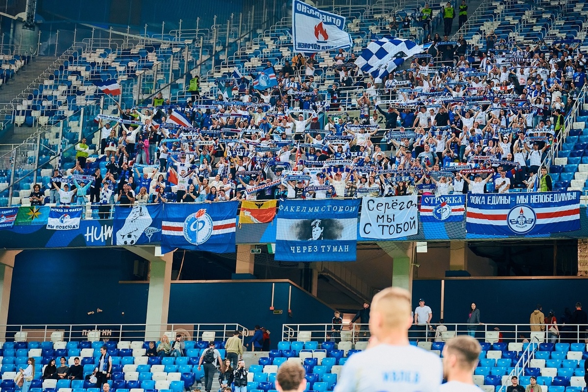 Вчера в Нижнем Новгороде "Факел" поддерживали около 600 воронежских болельщиков!