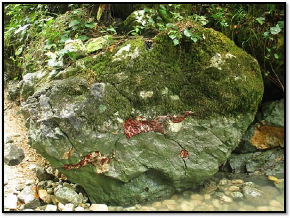 памятный камень с пятнами крови апостола Симона