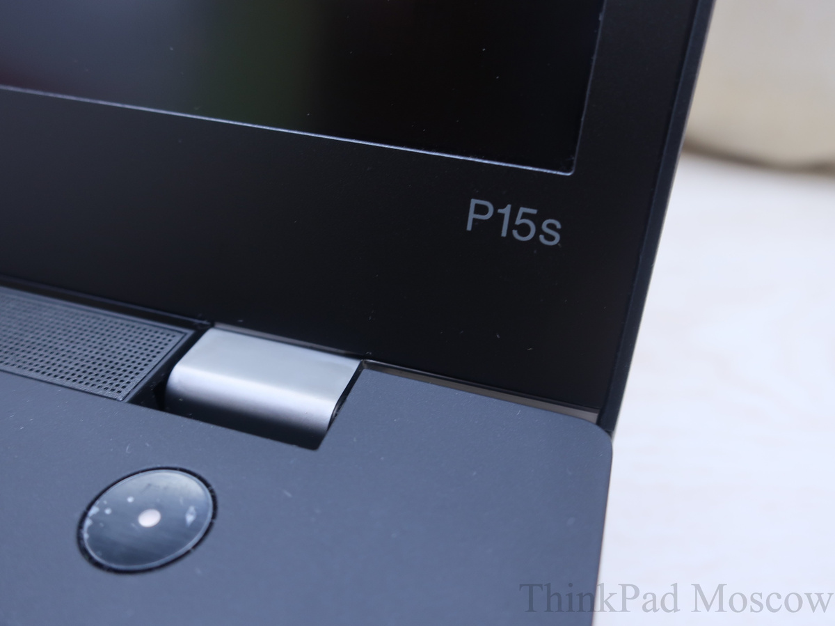 Название модели на рамке матрицы