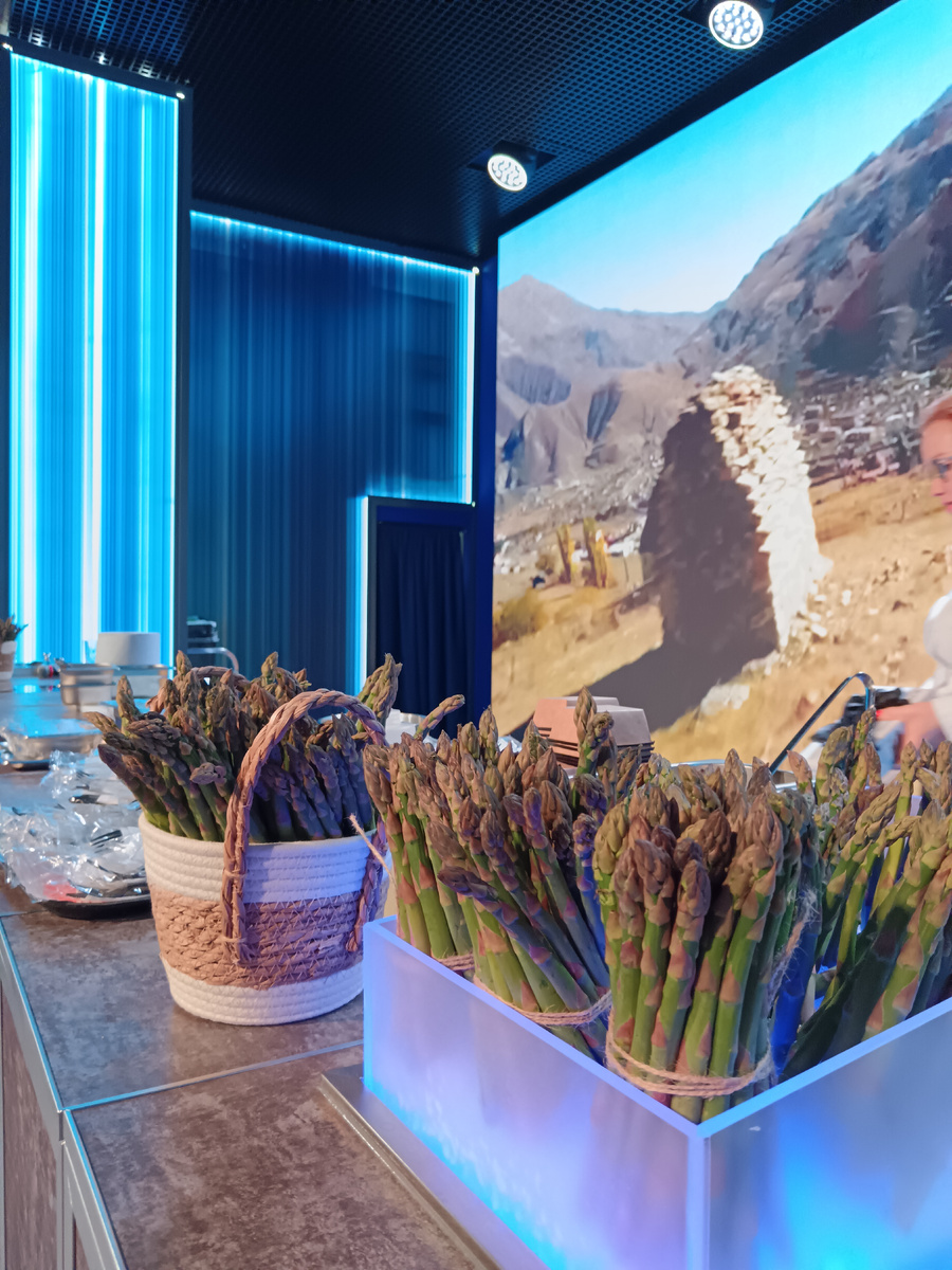 Фестиваль спаржи в Гастрономических рядах НЦ «Россия», Москва