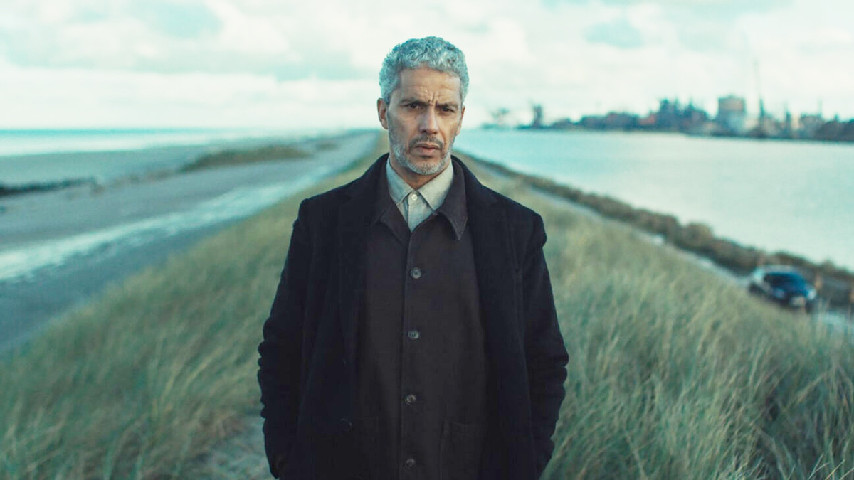 Кадр из фильма «Six jours». Режиссер: Хуан Карлос Медина. Производство: Canal+ [fr], Centre National du Cinéma, Ciné, Empreinte Cinéma, France Télévision, M6, Once Upon a Time, Pictanova, Prod Lab, Région Hauts-de-France, SND, uFund, UMédia