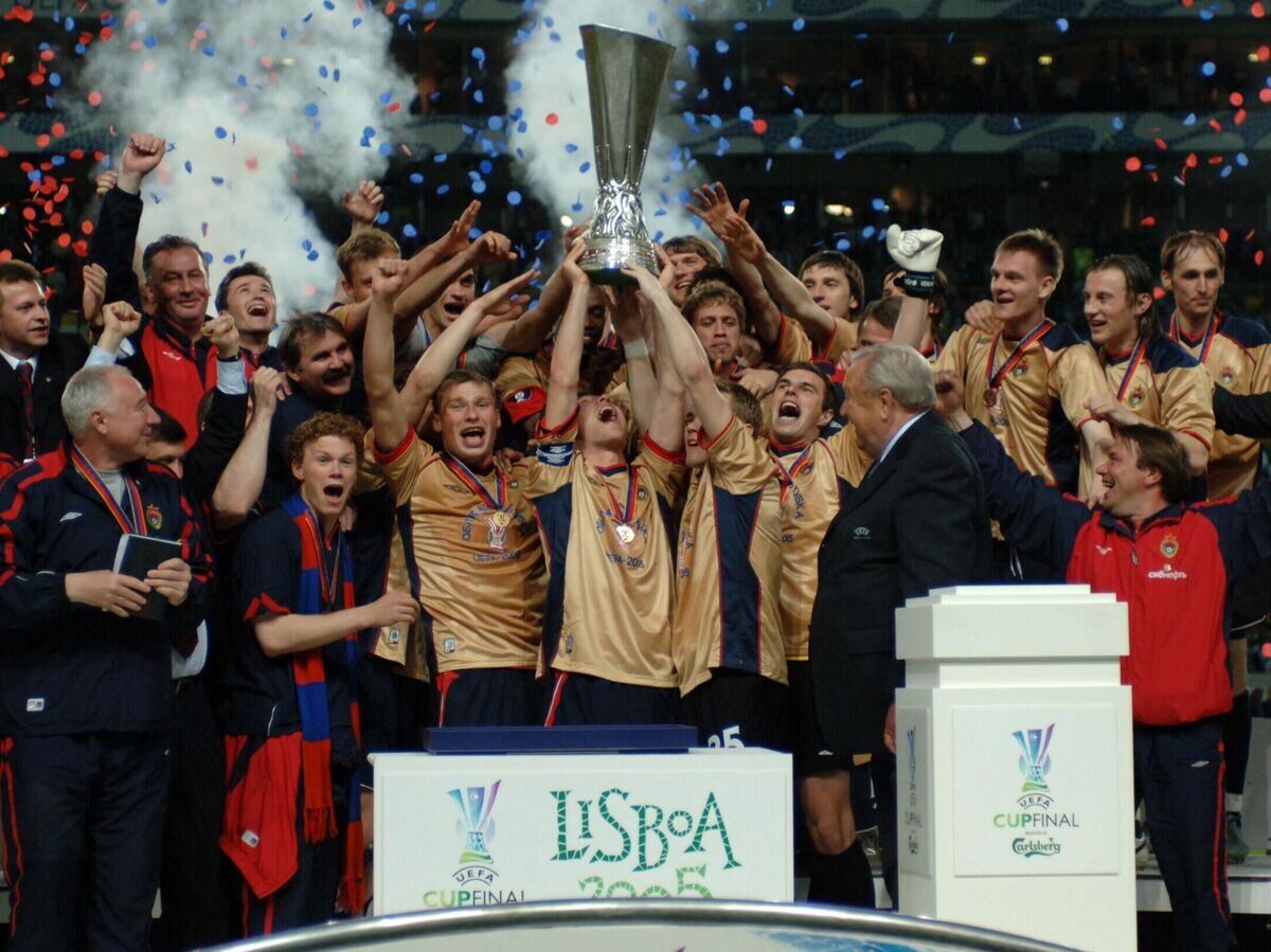    Футболисты ЦСКА после победы в финале Кубка УЕФА© Getty Images