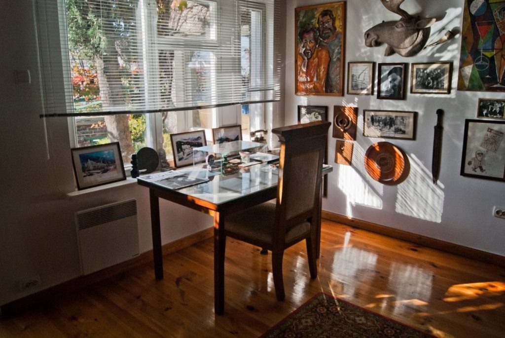 Интерьер Дома-музея Юлиана Семёнова в Крыму