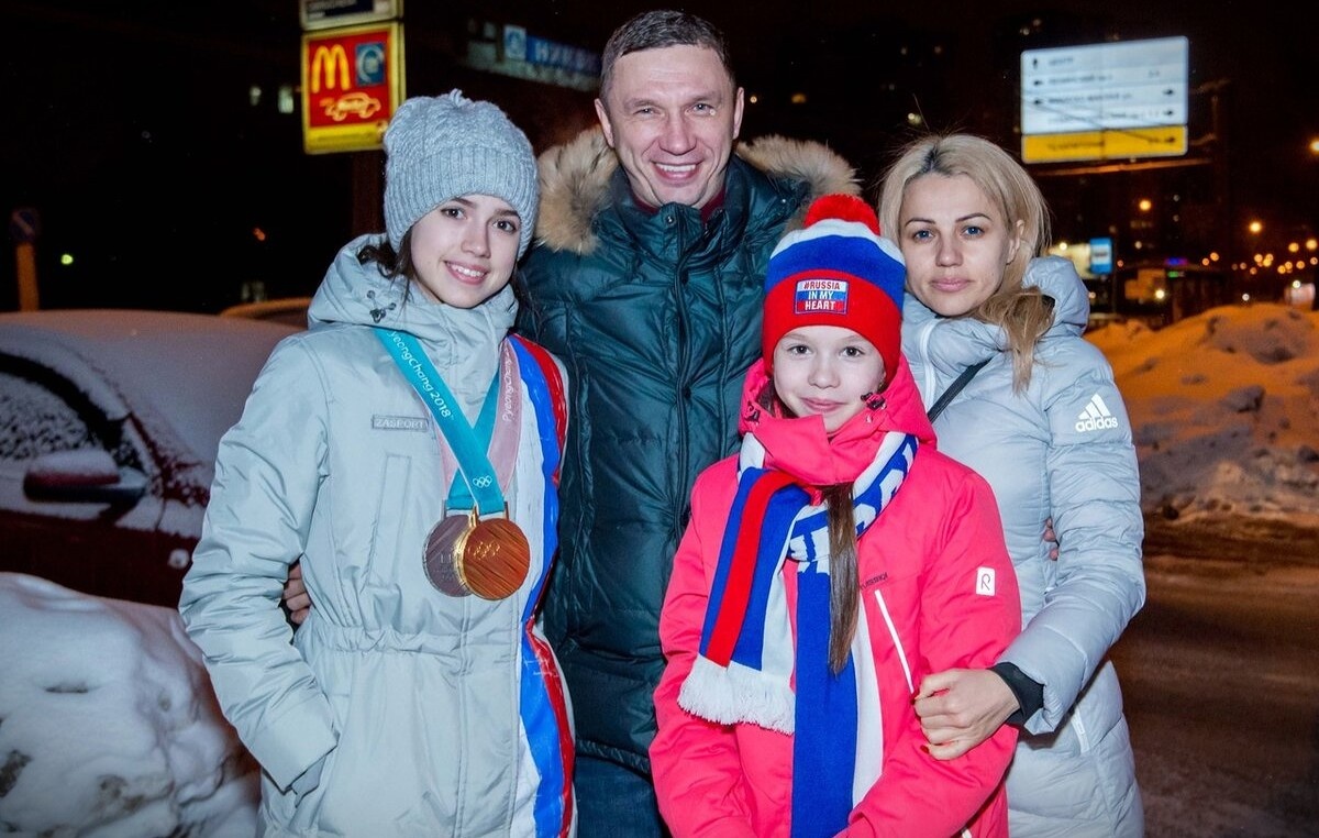 Алина с семьёй