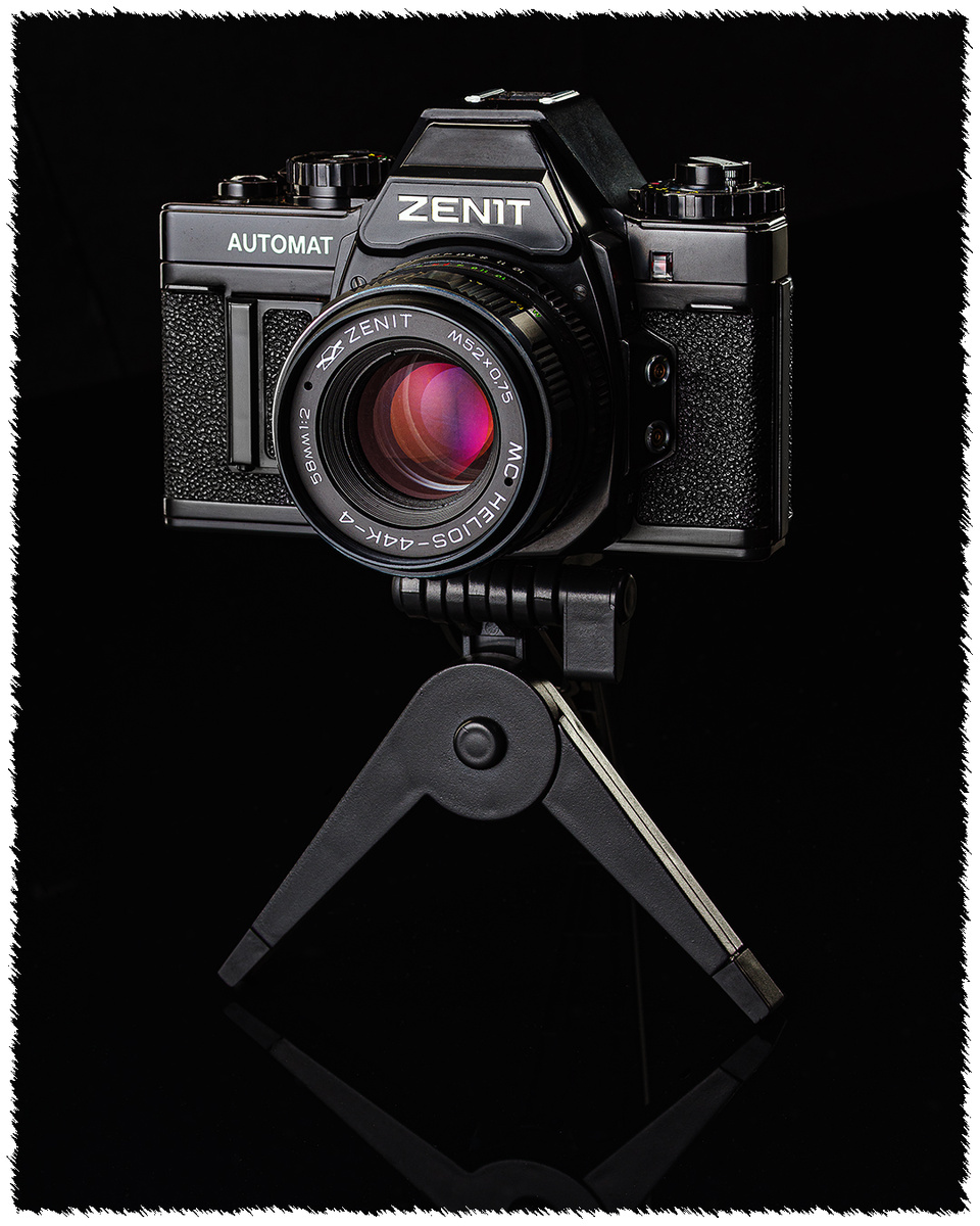Фотоаппарат "ЗЕНИТ_АВТОМАТ" с HELIOS 44К-4 58/2 в качестве штатного объектива