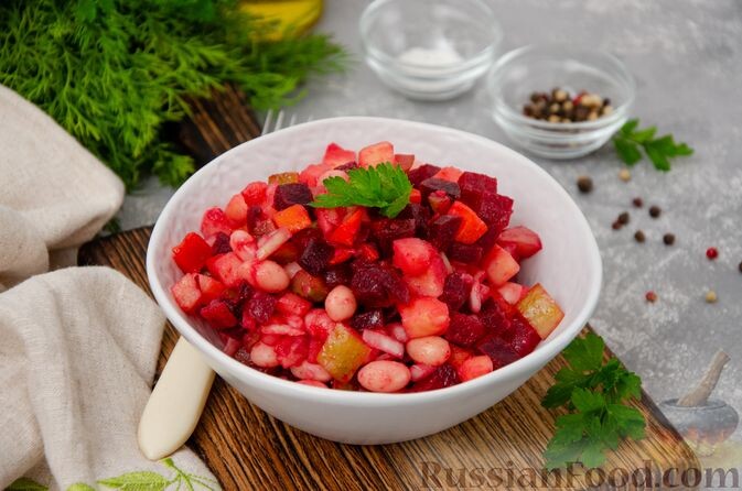 фасоль белая, свекла, картофель, огурцы солёные, морковь, лук репчатый, масло растительное, соль, перец чёрный молотый