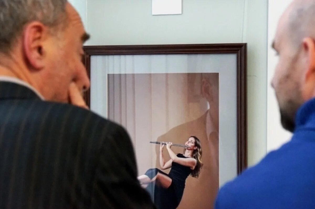    В Мурманске открылась выставка в честь 50-летия областной филармонии