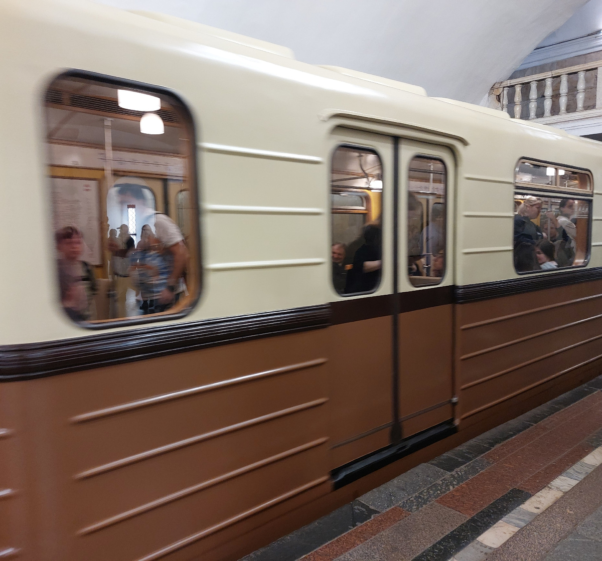 Ретропоезд в московском метро