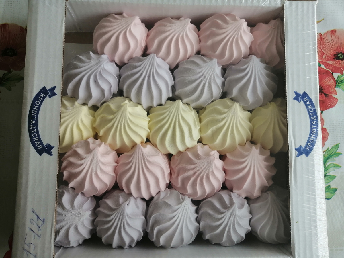 Коробка зефира. Один килограмм это совсем немного.