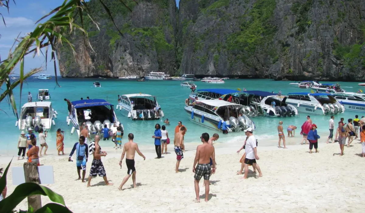     Залив Майа-Бэй на Пхи-Пхи-Ле в Таиланде. Источник: ria.ru Автор фото: Елена Исайкина