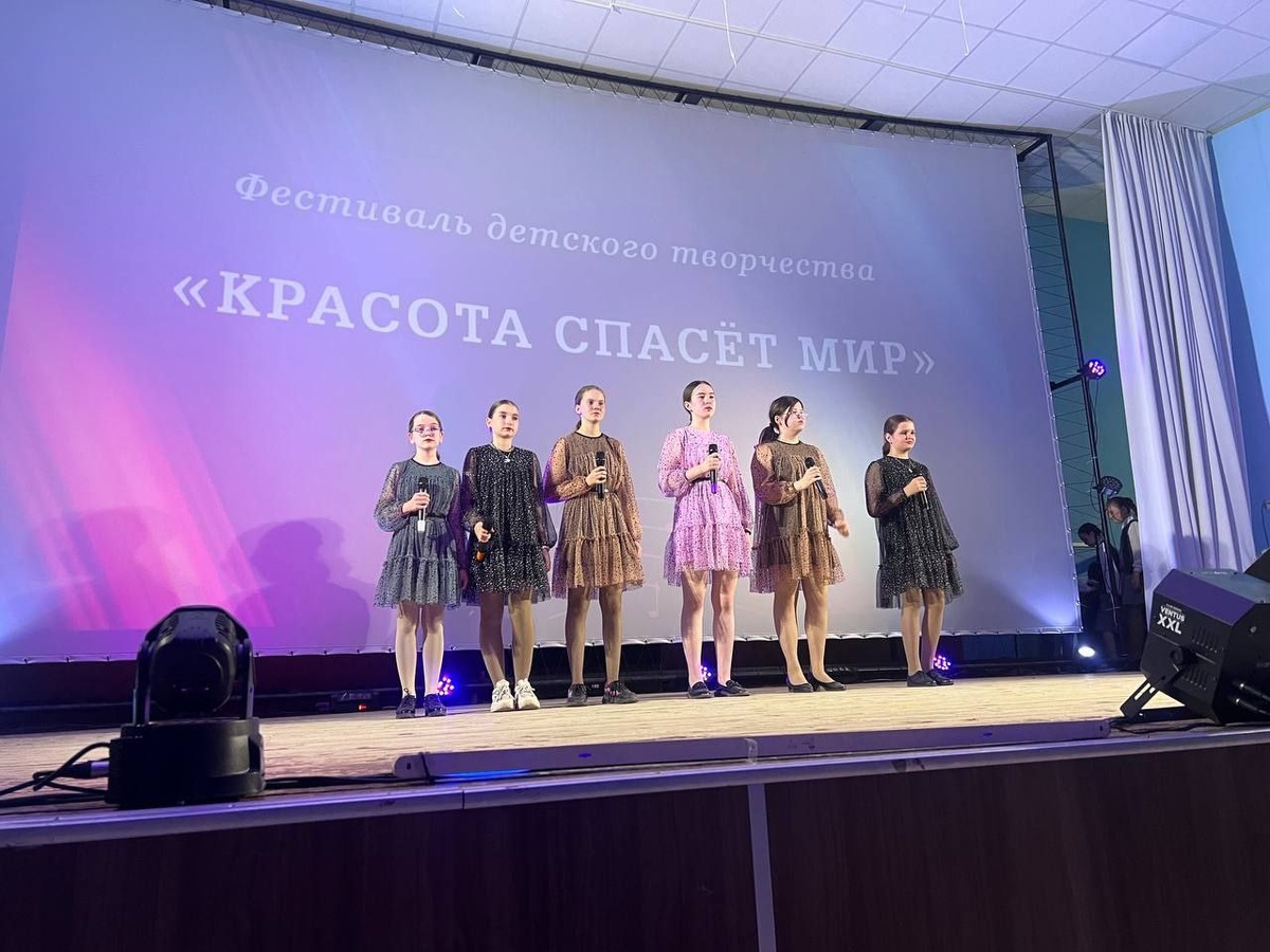 Моя красотка под словом красота, в очках))) 