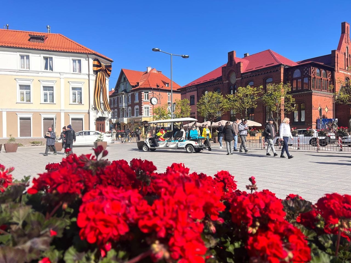 В Париже люди боятся опоздать на работу, а в Зеленоградске складывается ощущение — люди просто забыли, где она вообще.