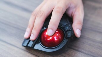 Трекбол — странный брат мышки. Почему он не умер до сих пор?