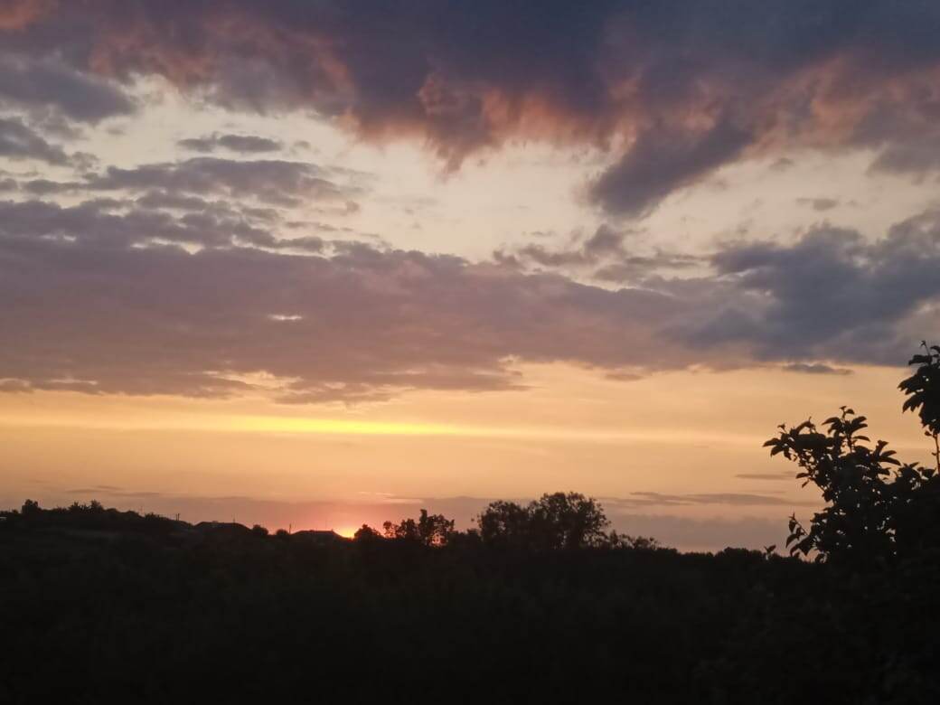 Закат, вид из окна нашего "деревенского" дома 