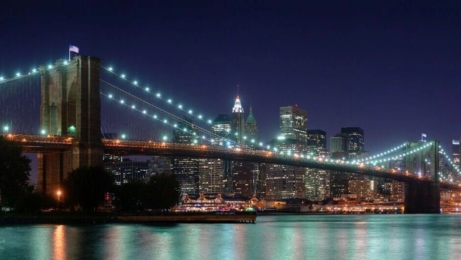 Парусник протаранил Бруклинский мост: есть погибшие и пострадавшие. Источник: википедия