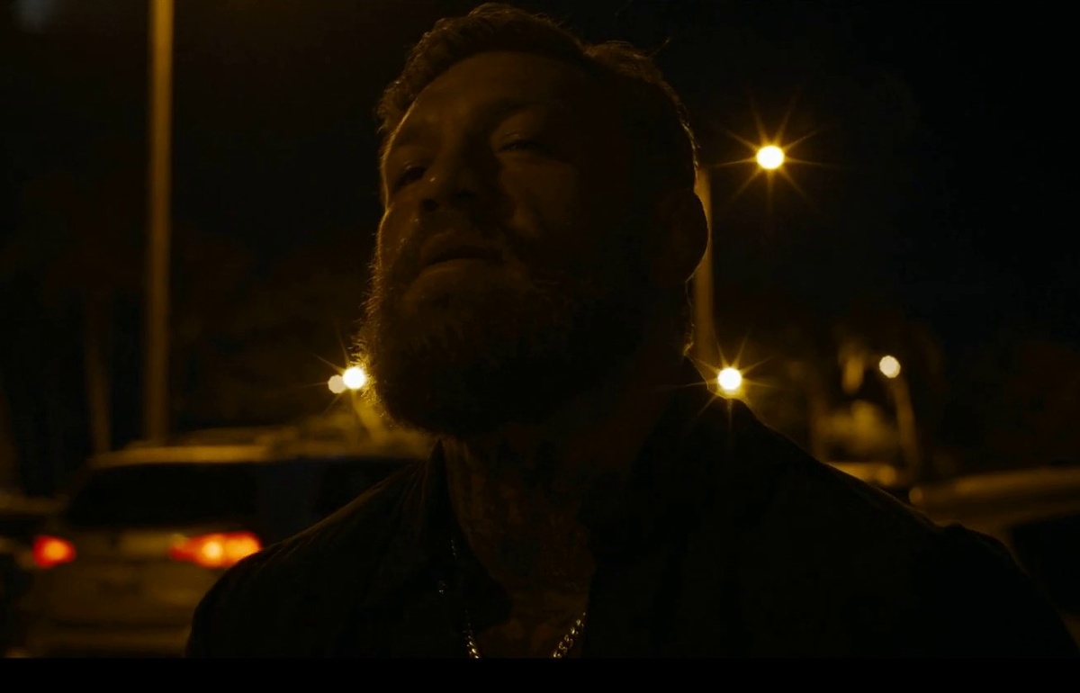 Кадры из фильма "Дом у дороги" с участием Макгрегора