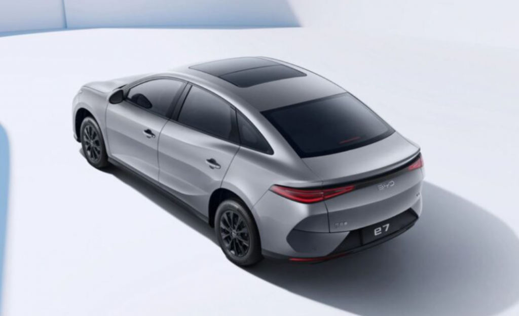 BYD e7