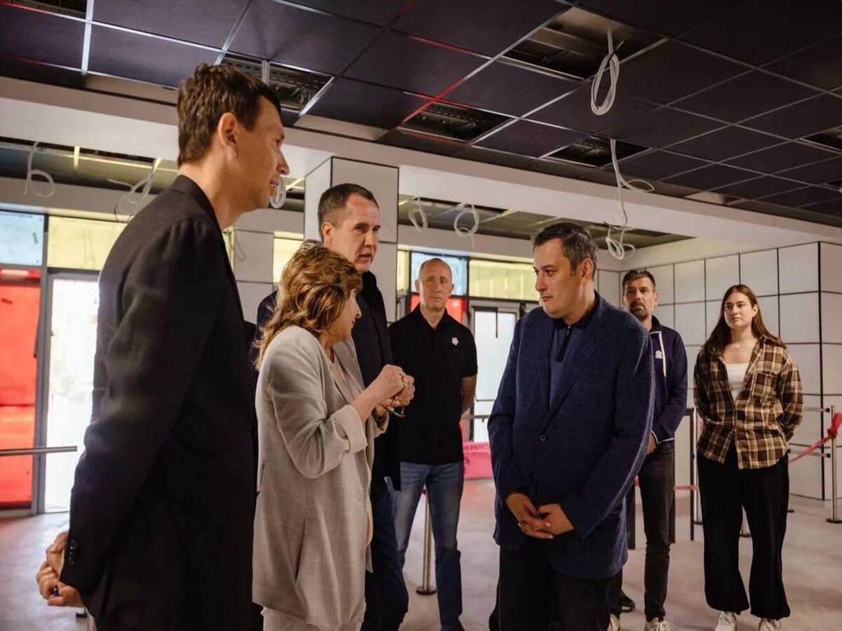    Врио губернатора Курской области Александр Хинштейн оценил новые школы Белгородской области