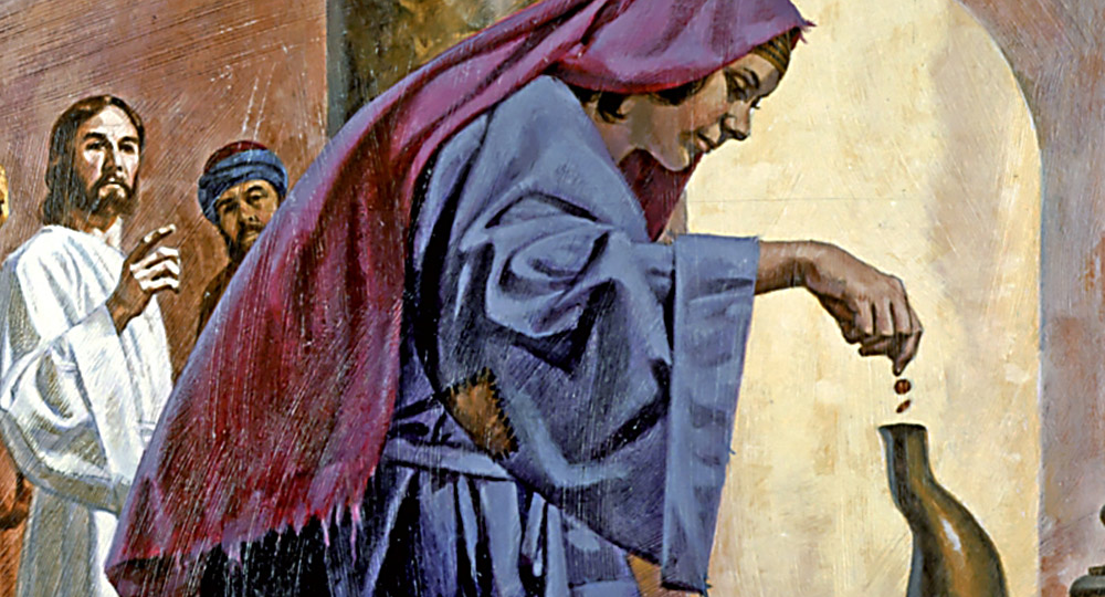 Нужно ли подавать милостыню людям, которые стоят возле храма?