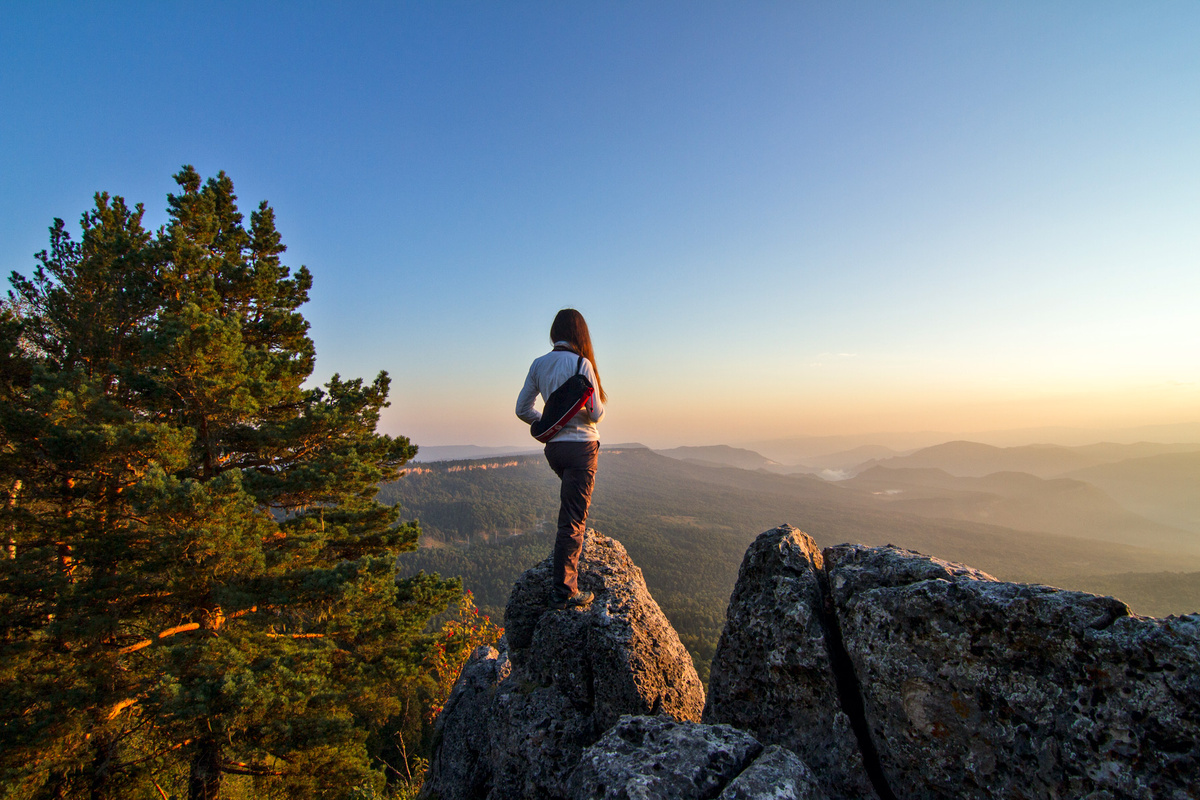 Побыть одному в тишине и что бы взгляд был до горизонта, а не до сосведнего здания City