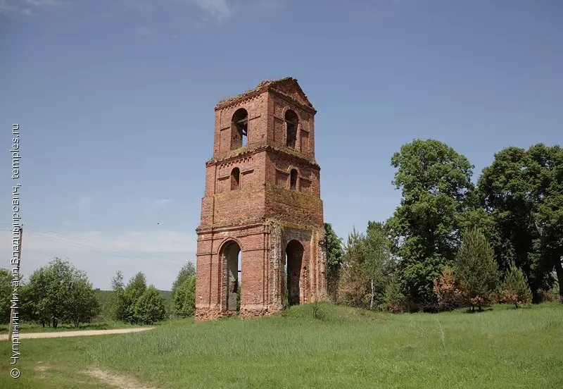 фото Чупринина Михаила Владимировича.Колокольня Никольской церкви в селе Боброво Думиничского района Калужской области. 22 мая 2010 года.