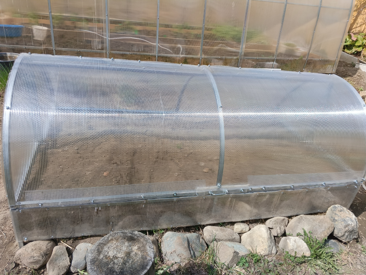 фото автора: собрали парник "Хлебница" 