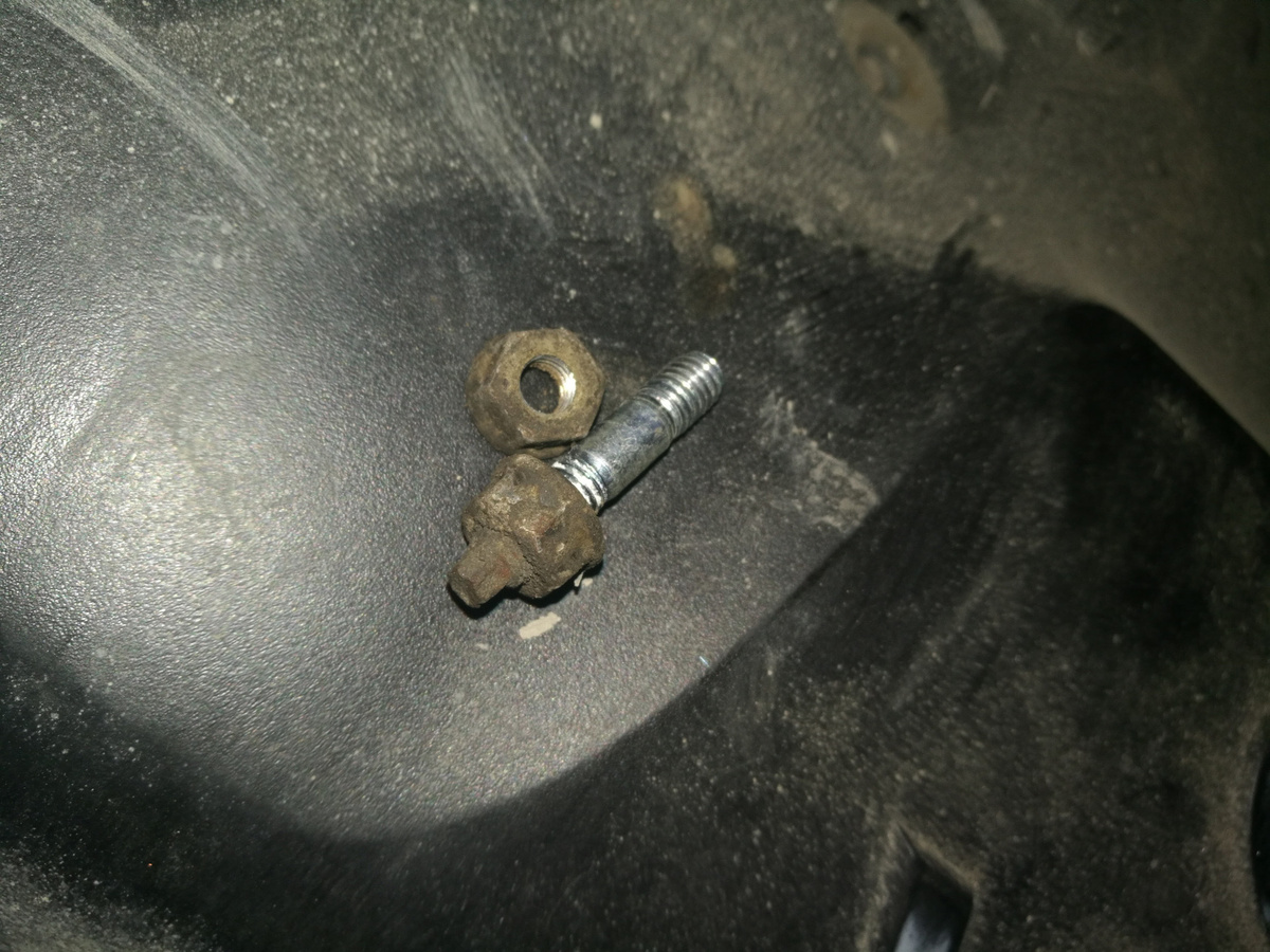 Болт и гайка на 10.