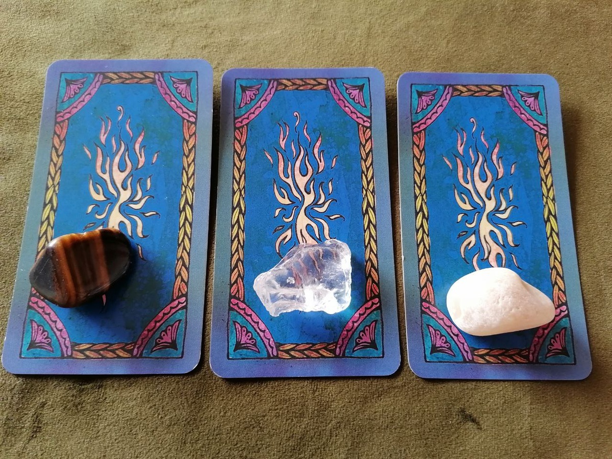 Задумайте свой вопрос, загадайте карту 