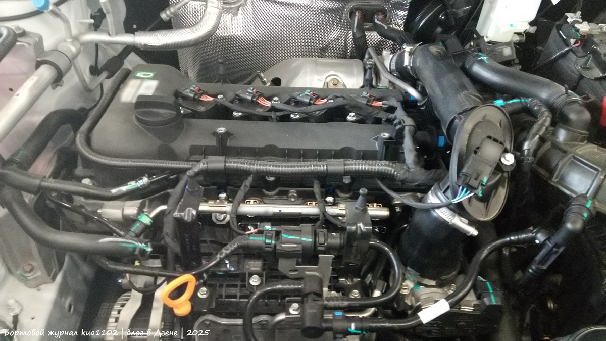 Вот так выглядит двигатель, если снять декоративную крышку. Автор фотографии kua1102