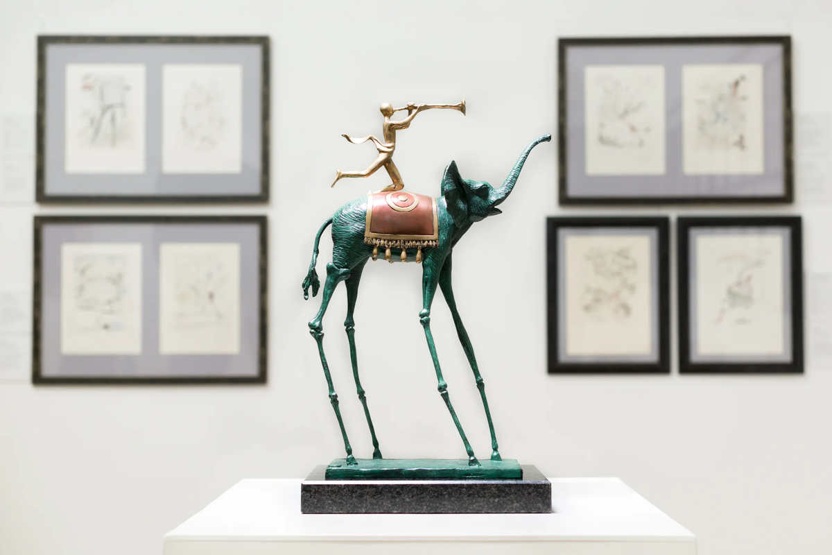 Бронзовая скульптура "ТРиумфальный слон" Сальвадора Дали